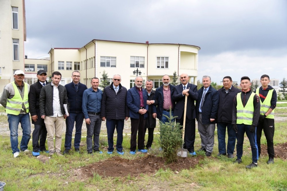 Kırgızistan’da dernek başkanından Cumhurbaşkanı Erdoğan’a mektup ve fotoğraf 