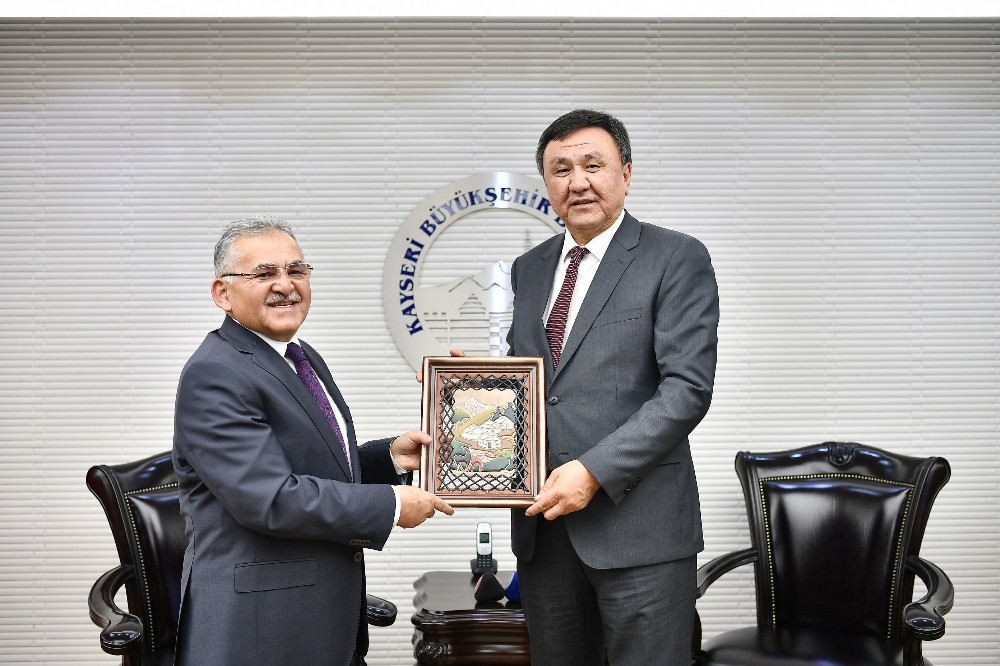 Kırgızistan’ın Ankara Büyükelçisi Ömüraliyev, Başkan Büyükkılıç’ı ziyaret etti 