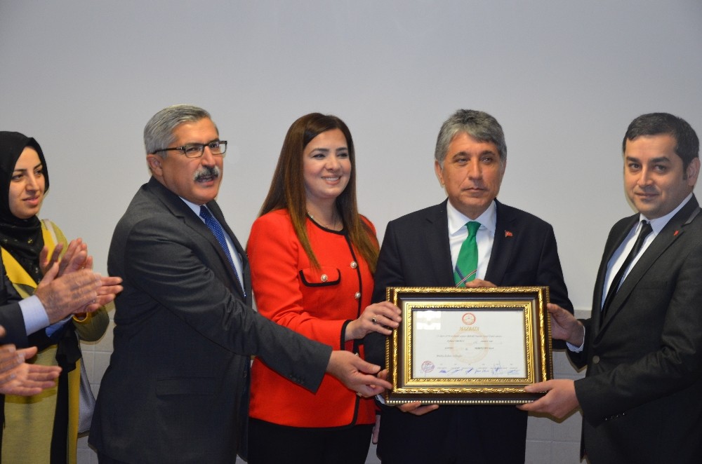 Kırıkhan’da Ayhan Yavuz mazbatasını aldı 