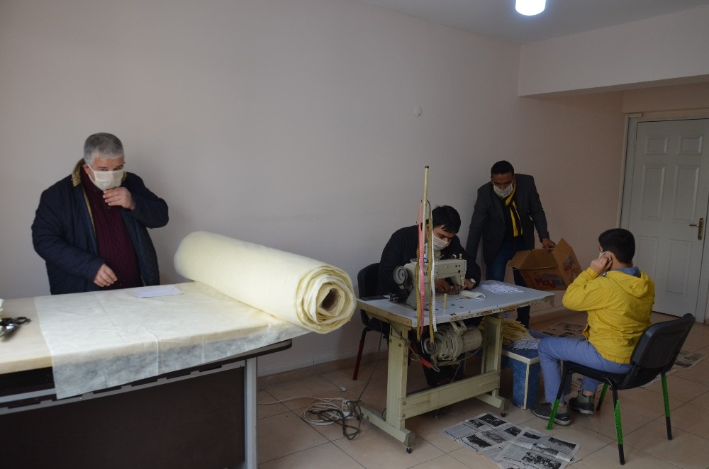 Kırıkhan’da günde 2 bin maske üretiliyor 