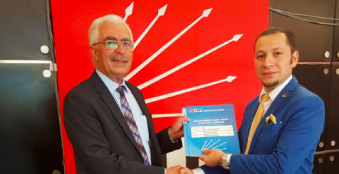 Kırıkkale Belediyesi'nin eski Başkanı MHP'li Pekdoğan CHP'ye geçti