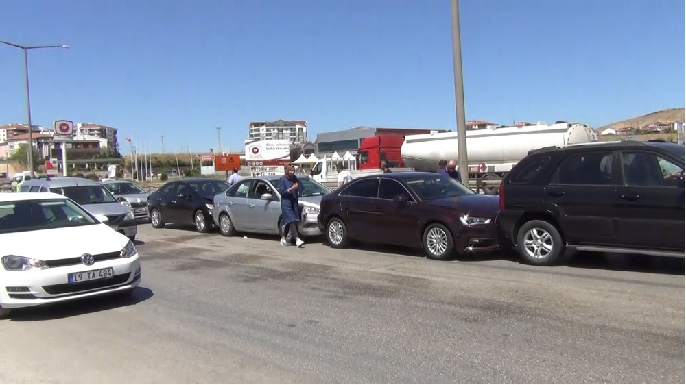 Kırıkkale’de 6 araçlı trafik kazası: 3 yaralı 