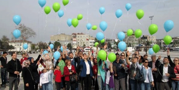 Down sendromlu çocuklar, seyir terasından balon uçurdu