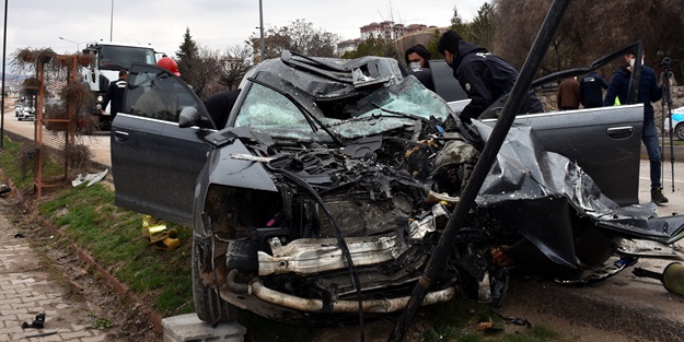 Kırıkkale'de feci kaza: 1'i polis 2 yaralı