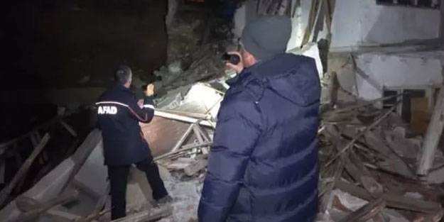 Kırıkkale'de iki katlı metruk bina çöktü