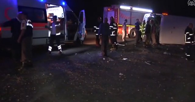 Kırıkkale'de korkunç kaza, 23 yolcudan 15'i yaralandı