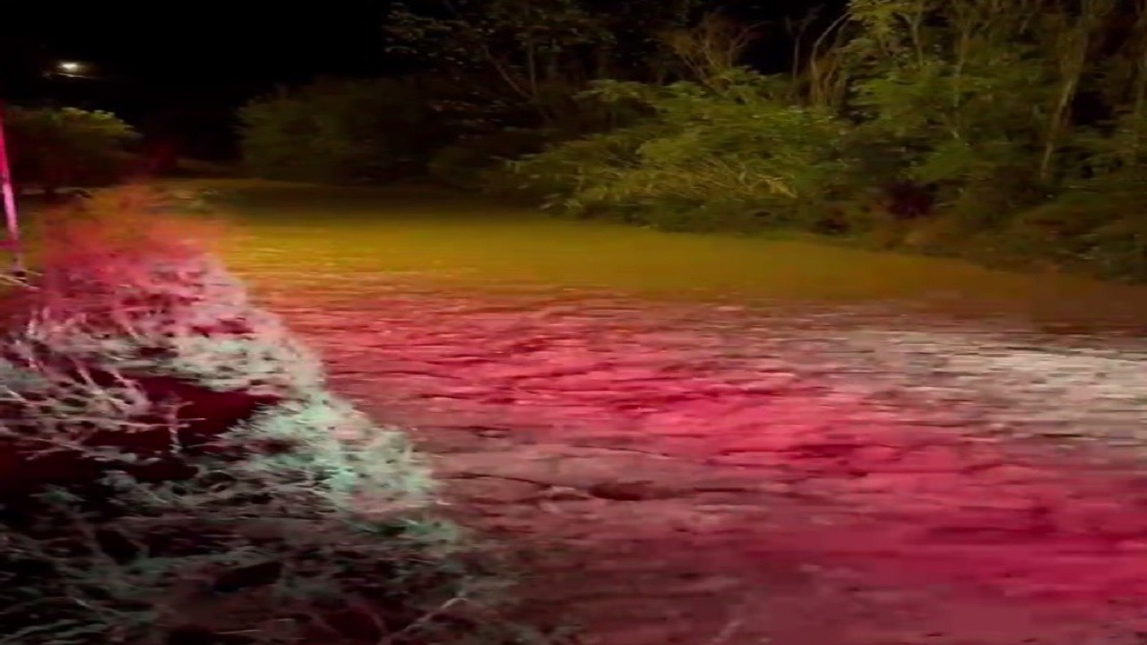 Kırıkkale'de mahsur kalan anne- çocuğu itfaiye kurtardı