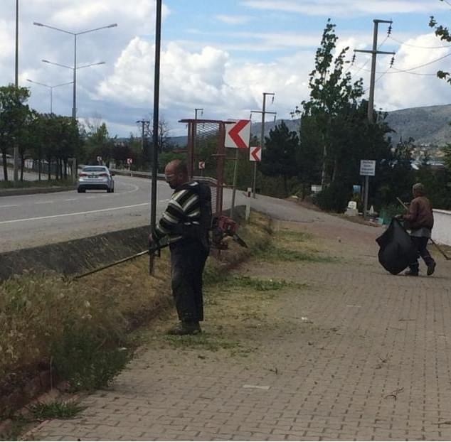 Kırıkkale’de mezarlıklar bakıma alındı 