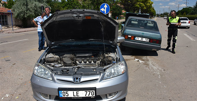 Kırıkkale’de otomobiller çarpıştı: 3 kişi yaralı