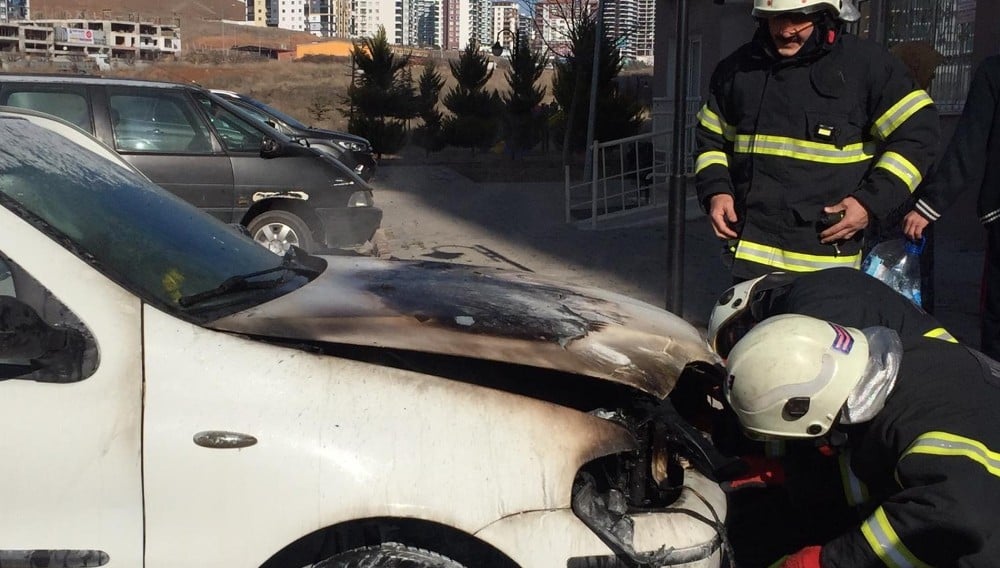 Kırıkkale’de park halindeki otomobil yandı 