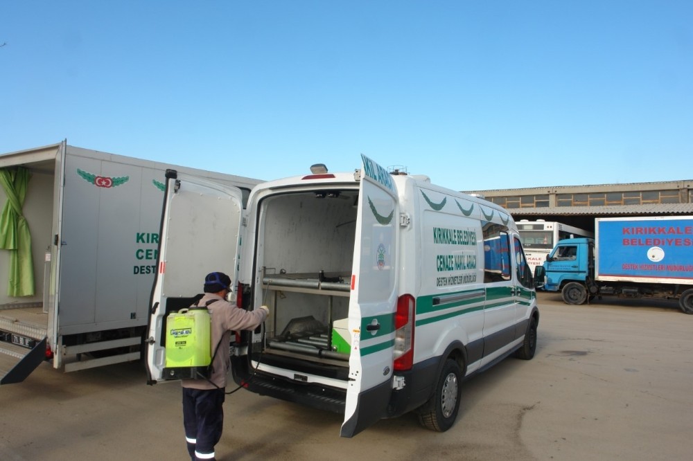 Kırıkkale’de servis ve cenaze araçları dezenfekte edildi 
