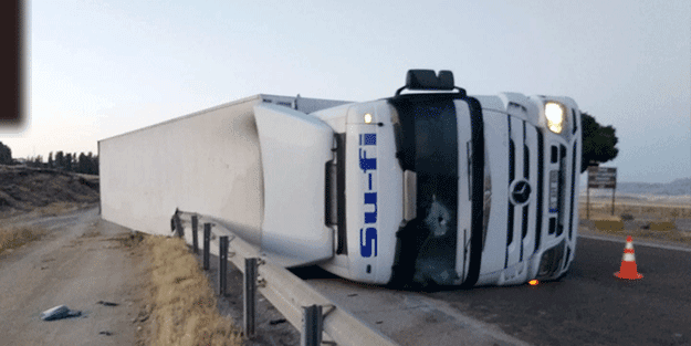 Kırıkkale'de TIR devrildi: 1 yaralı