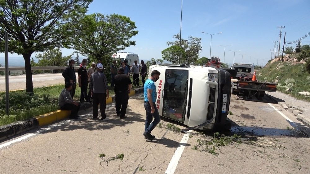Kırıkkale’de yolcu minibüsü devrildi: 7 yaralı 