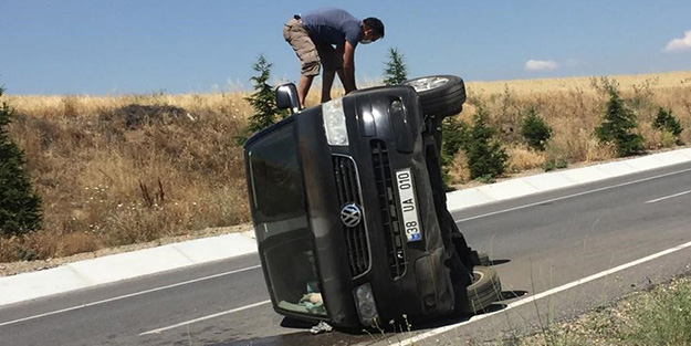 Kırıkkale'de yolcu taşıyan minibüs devrildi! Yaralılar var