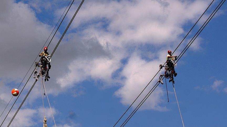 Kırıkkale'de yüksek gerilim hatlarının 'cambaz'ları