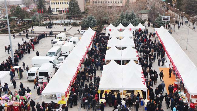 Kırıkkaledeki Karadenizliler şöleninde 2 ton hamsi ikramı edildi