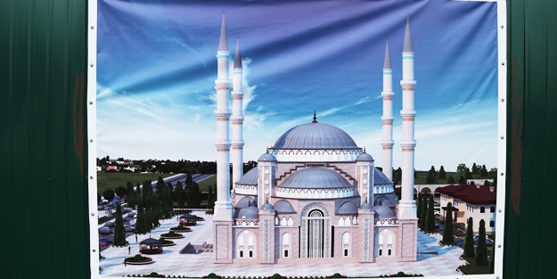 Kırım’da iki büyük caminin inşaatı devam ediyor