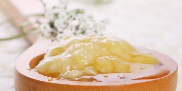 Kırışıklıkları 1 gecede geçiren maske: Şok edici, çok büyük koruması! Panik yapmayın, kremleri bırakıp o bölgeye uygulayın