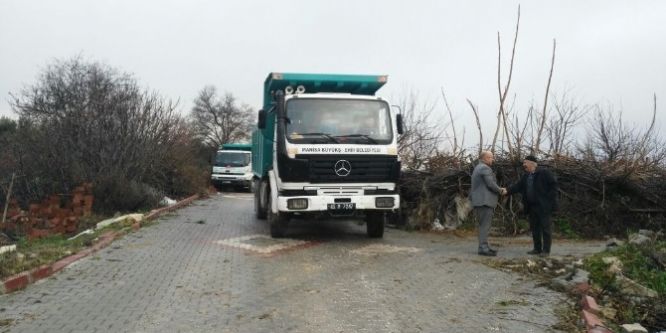 İki mahallenin yolu onarıldı