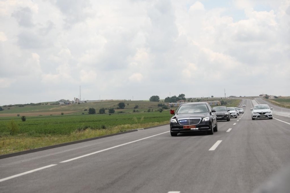 Kırklareli-Saray duble yol yapımı sürüyor 