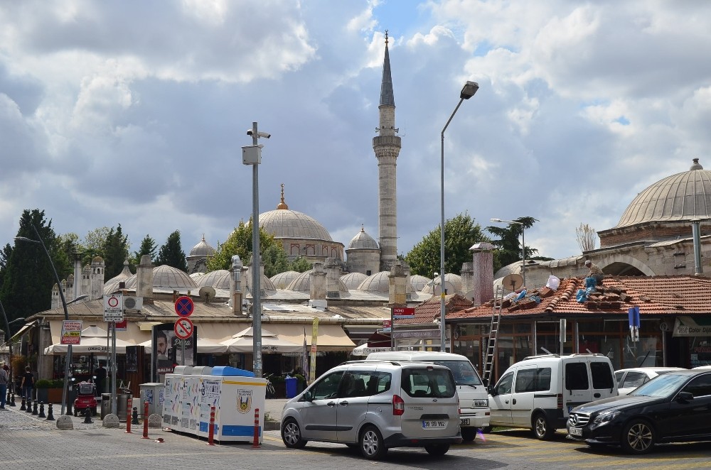 Kırklareli’nde 500 yıllık caminin kubbelerindeki kurşunlar çalındı 