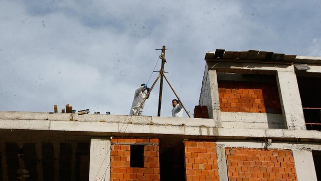 Kırklareli'nde inşaatta başına takoz düşen işçi öldü