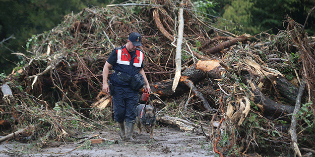 Kırklareli'ndeki selde kaybolan 4 kişiyi arama kurtarma çalışmaları sürüyor