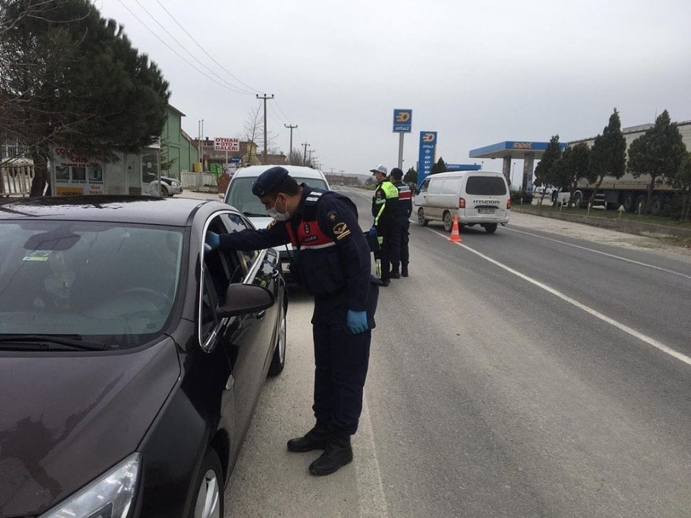 Kırklareli’nin giriş çıkışlarında Korona virüs denetimi 