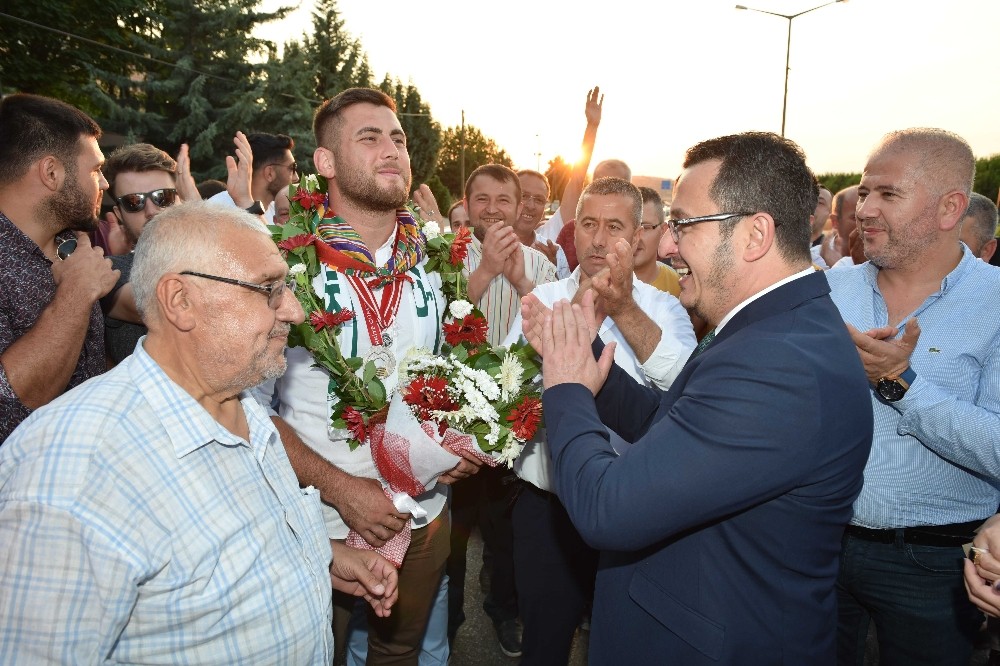 Kırkpınar’ın fatihine muhteşem karşılama 