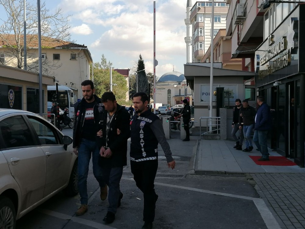 Kirli eldivenden şüphelenen bekçiler 83 bin TL’lik kablo çalan hırsızları yakaladı 