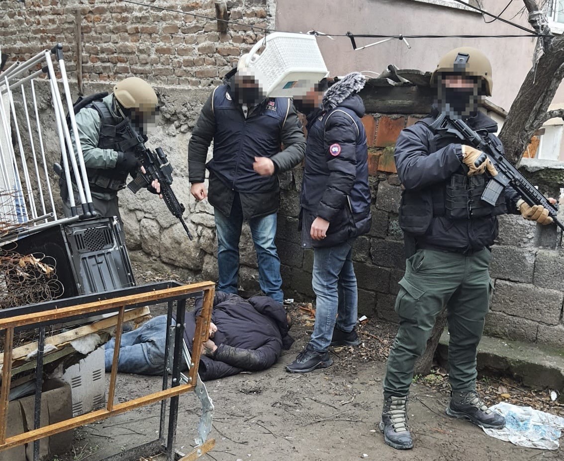 Kırmızı bültenle aranıyordu! DEAŞ üyesi Eskişehir’de enselendi!