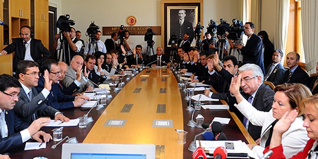 'Kırmızı çizgilerle masaya oturulmaz'