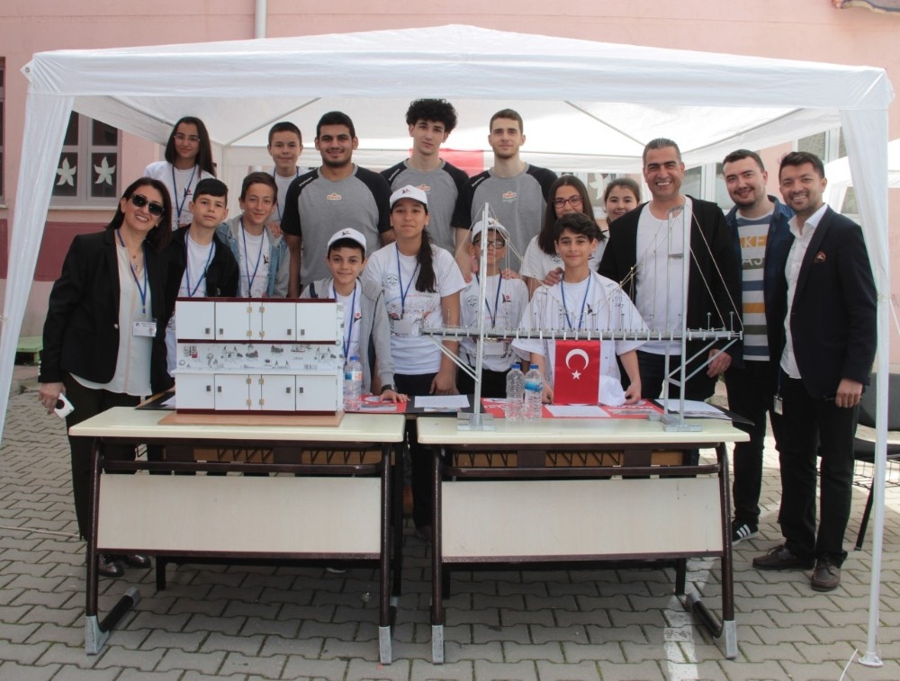 Kırmızı devler okul ziyaretinde 