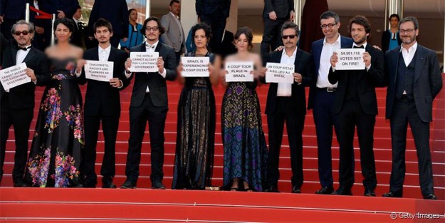 Kırmızı halıda Rousseff'e destek!