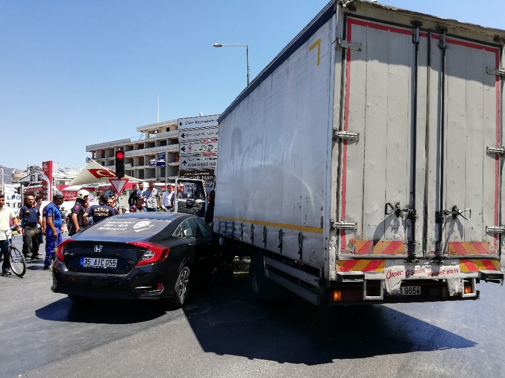 Kırmızı ışık ihlali kaza getirdi; 1 yaralı 