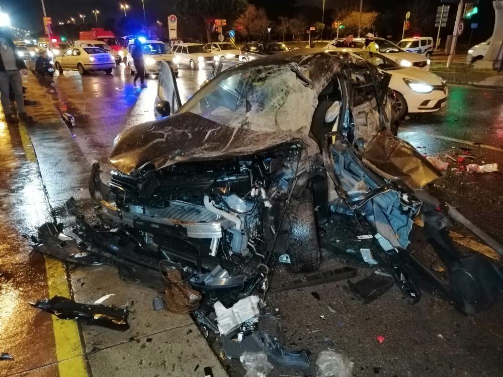 Kırmızı ışık ihlali sonrası ortalık savaş alanına döndü 