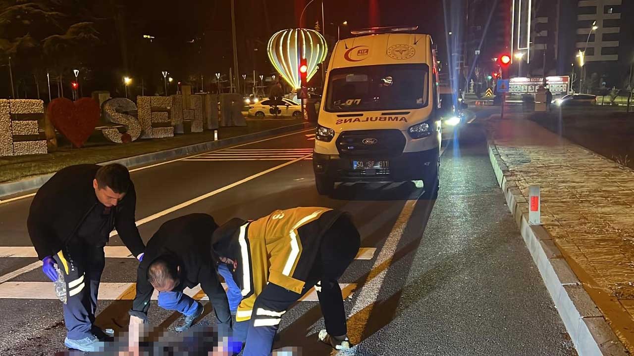 Kırmızı ışıkta otomobile çarptı! Alkollü sürücüye meydan dayağı