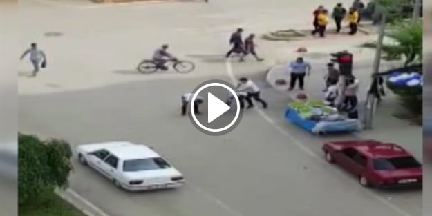 Kırmızı ışıkta birdirbir oynadılar