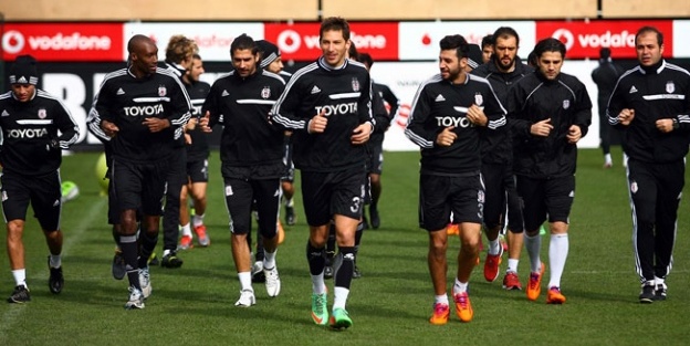 Kırmızı karta abone oldu