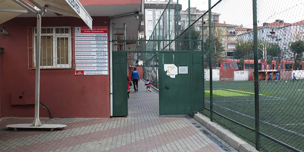 Kırmızı karta sinirlendi! Silah çekti