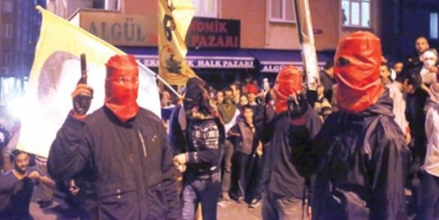 Kırmızı maskeli teröristler yine dehşet saçtı!