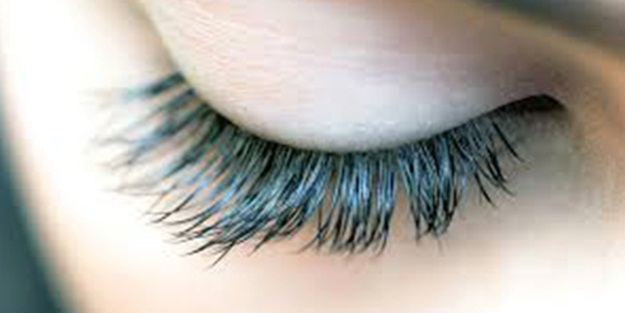 Kirpiklerinizi gürleştirmek için bunu yapın