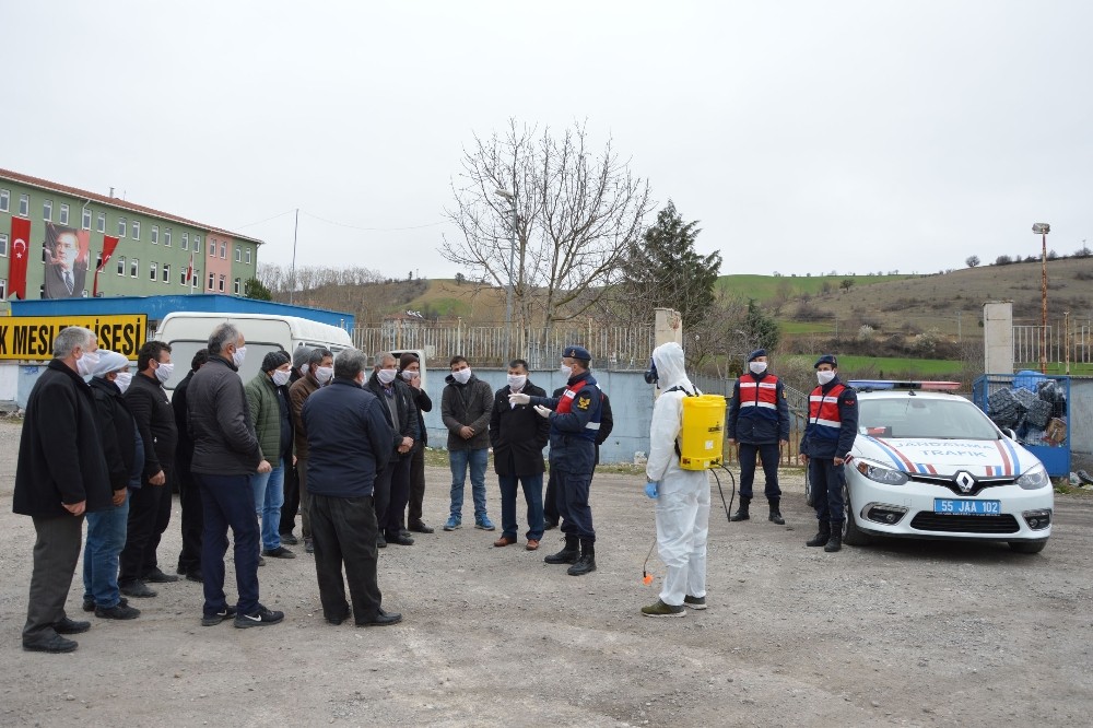 Kırsal mahalle araçlarına dezenfekte 