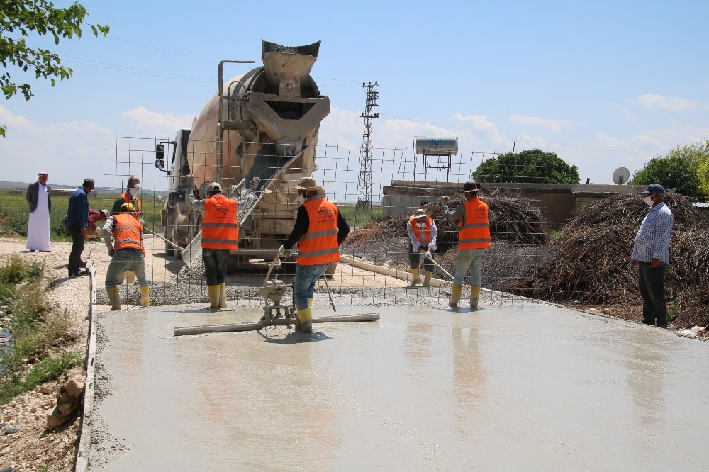 Kırsal mahallelerde beton yol yapıldı 