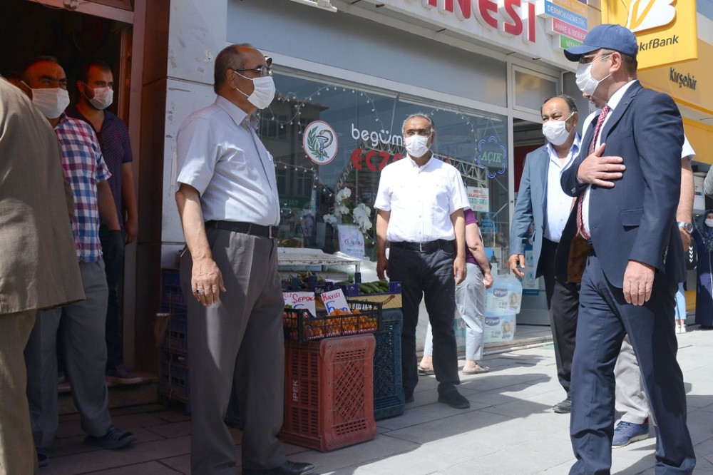 Kırşehir Belediye Başkanı Ekicioğlu, esnafa pandemi ziyareti yaptı 