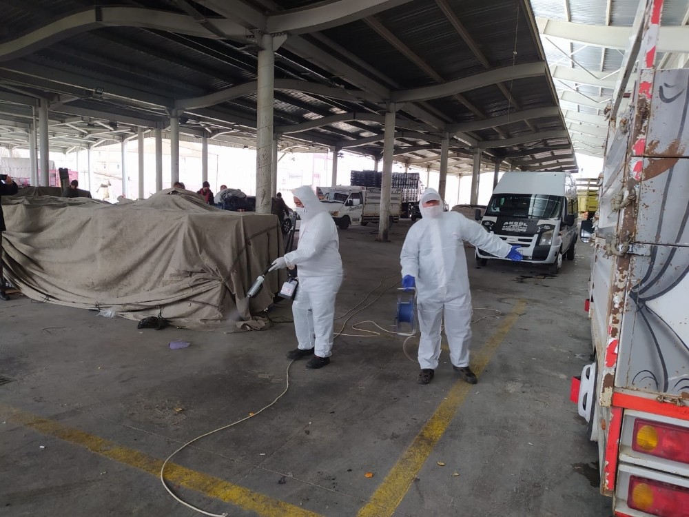 Kırşehir Belediyesi, Pazar yerlerini dezenfekte etti 