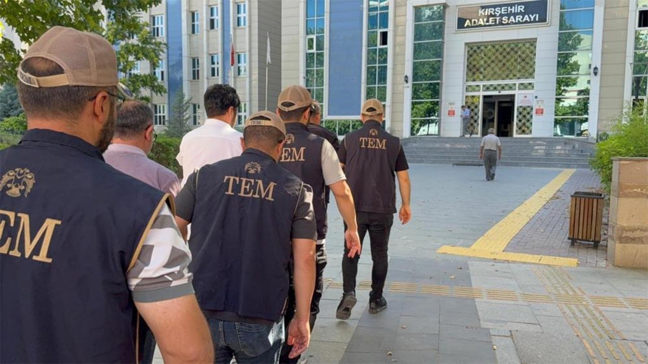 Kırşehir merkezli operasyonunda 8 FETÖ’cü yakalandı