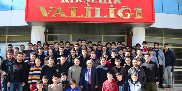 Kırşehir Valisi Şentürk: Ülkemiz değer sahibi gençlikle kalkınacak