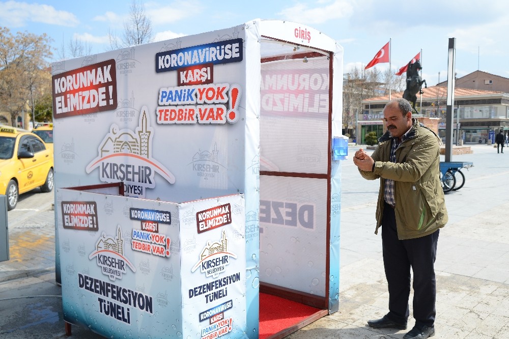Kırşehir’de, belediye şehirde 3 noktaya dezenfekte istasyonu kurdu 