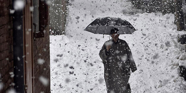 Kırşehir'de kar nedeniyle eğitime ara verildi